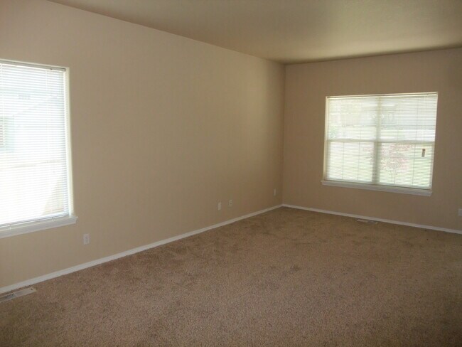 Foto del edificio - North Albany - Very Clean 5 Bedroom 2 1/2 ...