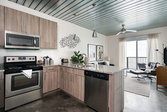 Foto del edificio - Midtown Deal! 50% Fees + $1,000 GC!