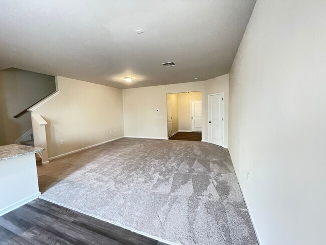 Foto del edificio - 713 Ambrose Hl Ln