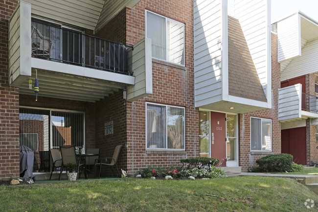 Foto del edificio - Stonehenge Court Apartments