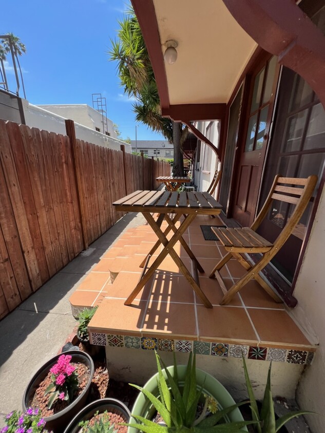 Foto principal - 1610 N Serrano Ave