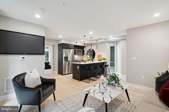 Foto del edificio - 6604 Ridge Ave