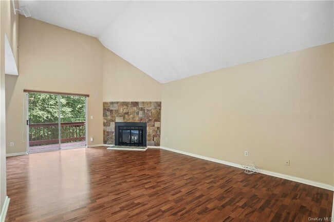 Building Photo - 806 Orchard Hill Ln