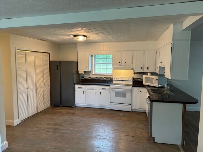 Building Photo - 4511 Lucasville-Minford Rd