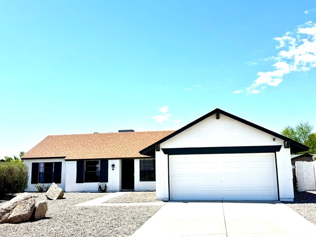 Building Photo - 1301 W Mohawk Ln