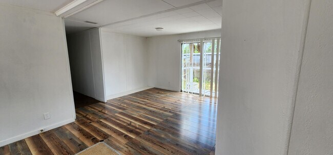 Building Photo - 7002 Ash Dr