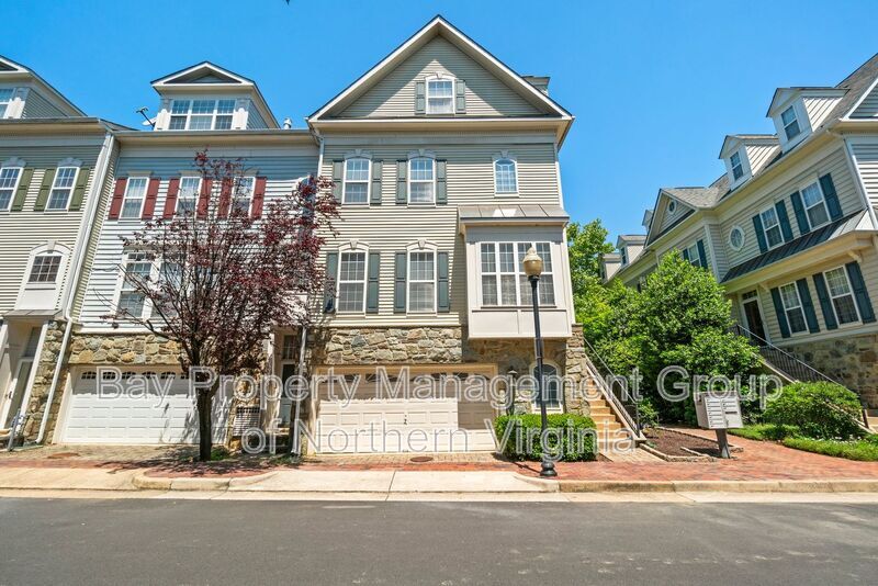 Foto principal - 5061 Donovan Dr