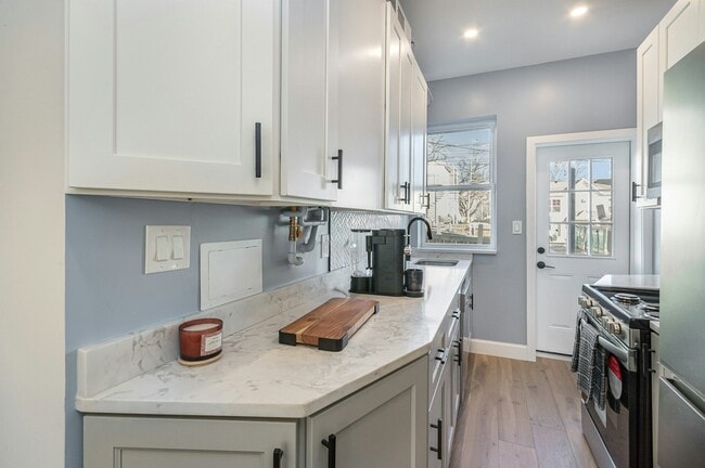 Photo - 1610 Rosedale St NE House