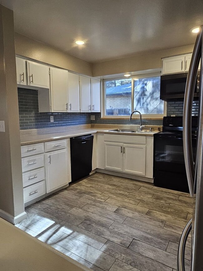 Foto del edificio - 1371 Xanadu St