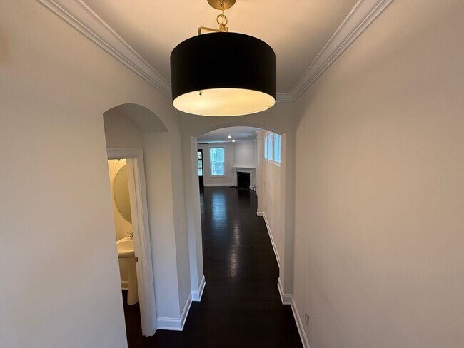 Foto del edificio - Ballantyne Home in great Location With Sun Room!