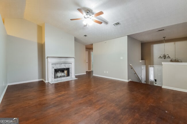 Foto del edificio - 4481 Latchwood Dr