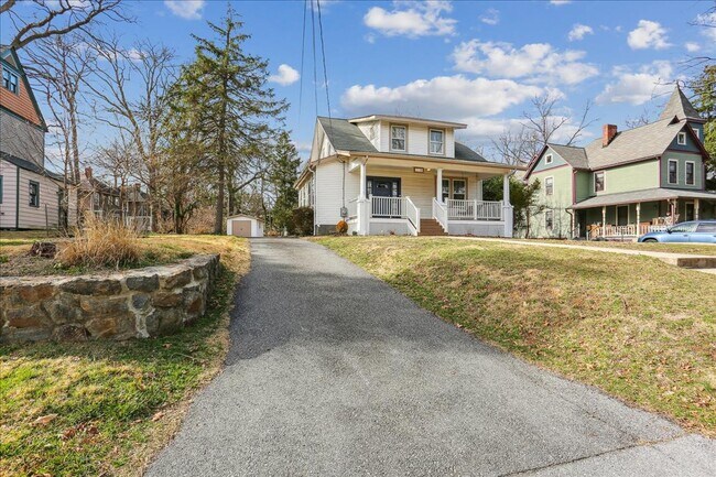 Foto del edificio - Gorgeous 4br/3.5bth single family home wit...
