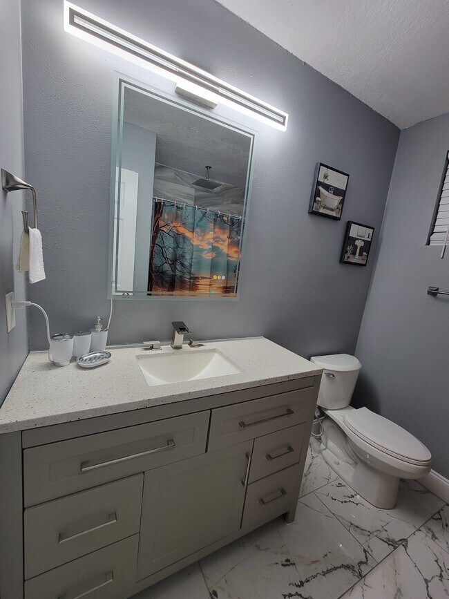 tocador de baño - 1116 Madrid Ave