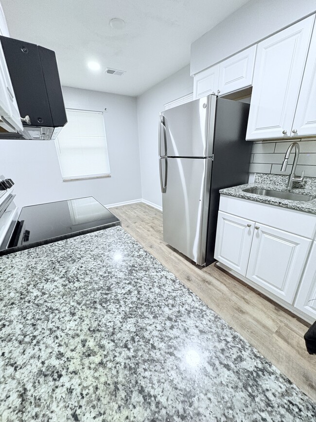 Freedom #3 - Freedom #3 Apartment