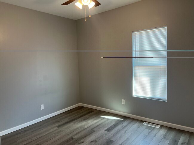 Foto del edificio - 306 E Main St