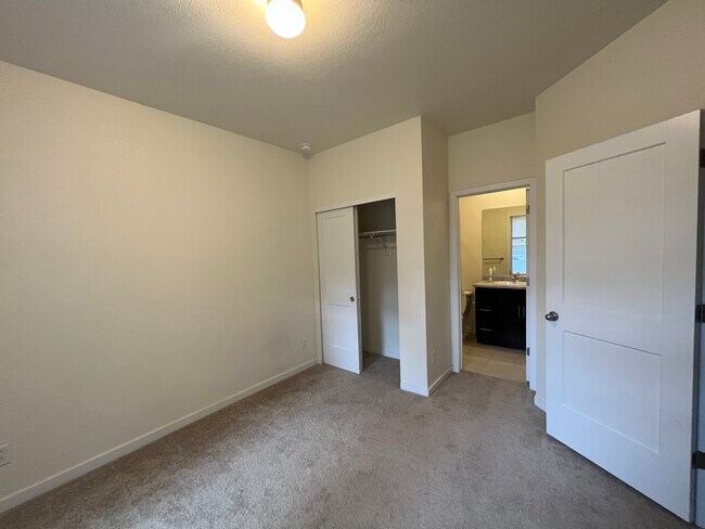 MAIN LEVEL SUITE - 12890 King St