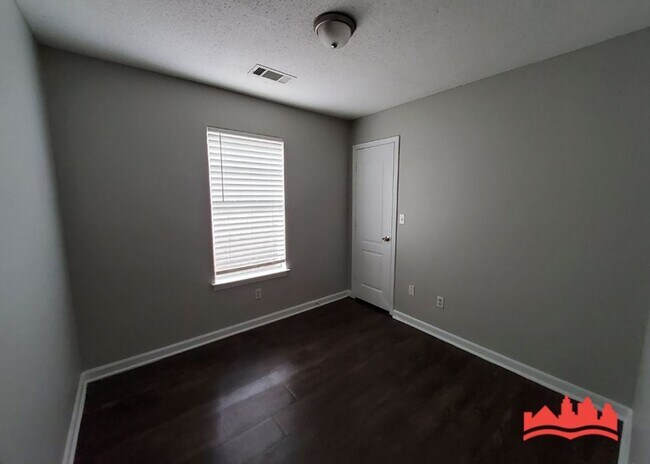 Foto del edificio - 3035 Meadows Ln