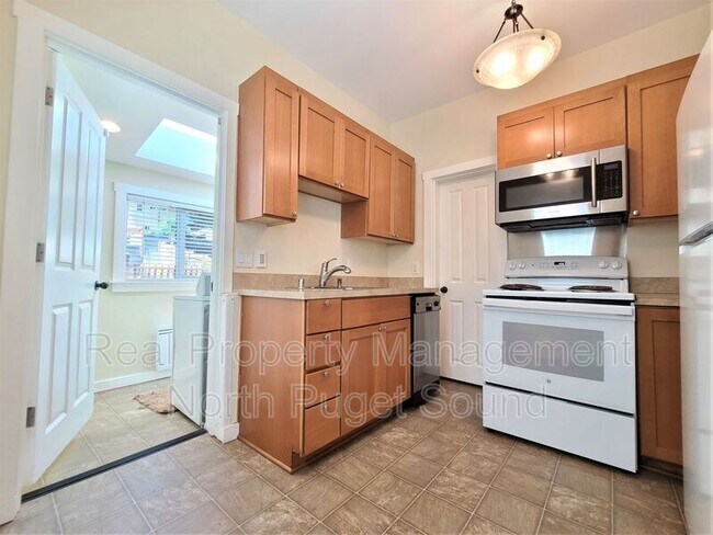 Building Photo - 3212 Rucker Ave