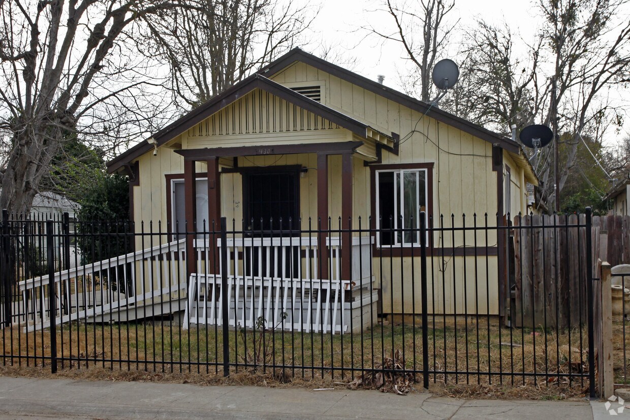 Building Photo - 430 Harding Ave