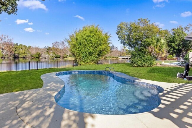 Foto del edificio - 2631 Falmouth Rd