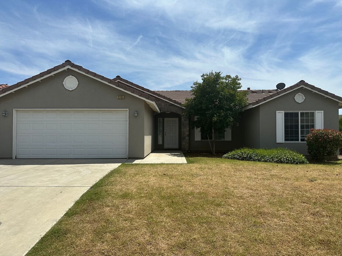 Primary Photo - Beautiful Home in Sanger