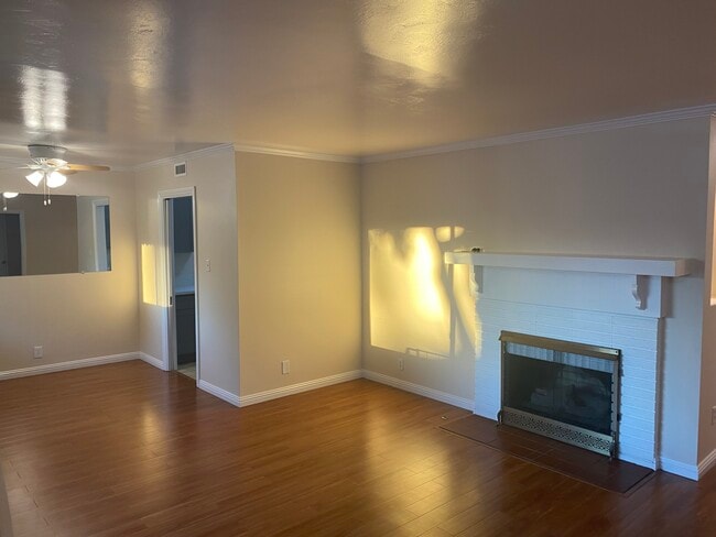 Building Photo - 380 Oakland Dr