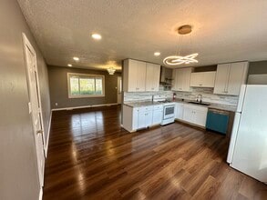 Building Photo - 4927 W Southern Ave