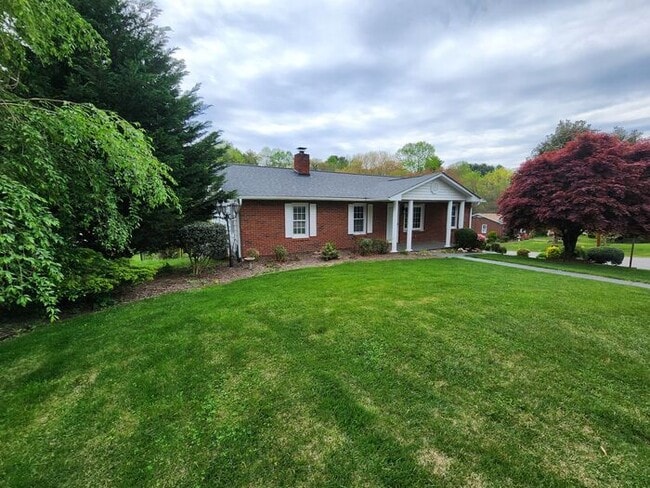 Building Photo - West Asheville Rental