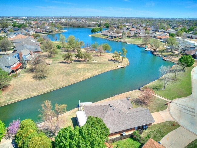 Foto del edificio - 7317 Louisburg Dr