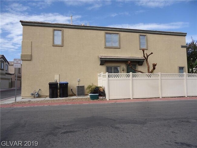 Building Photo - 728 Tree Vista Ct