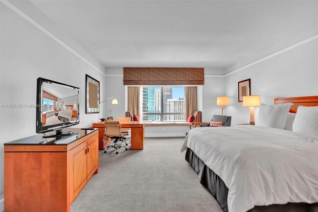 Building Photo - 1435 Brickell Ave