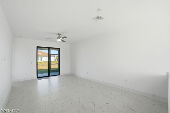 Foto del edificio - 2404-2406 Mae Ave S