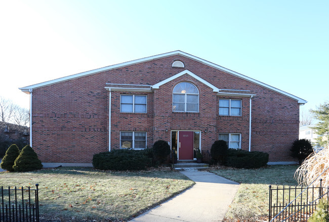 Building Photo - Twin Pines Apartments