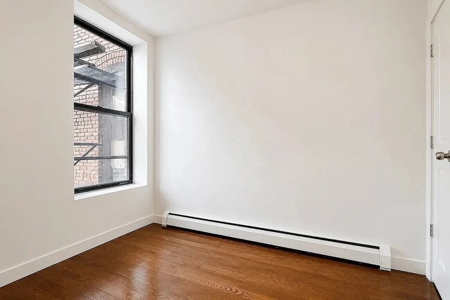 Building Photo - 386 Manhattan Ave