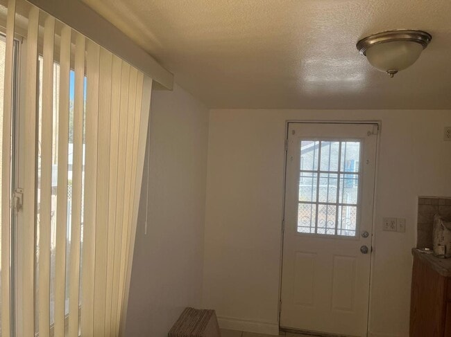 Foto del edificio - 11938 Lee Ave