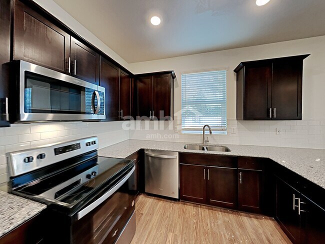 Foto del edificio - 632 W Hackamore Ave