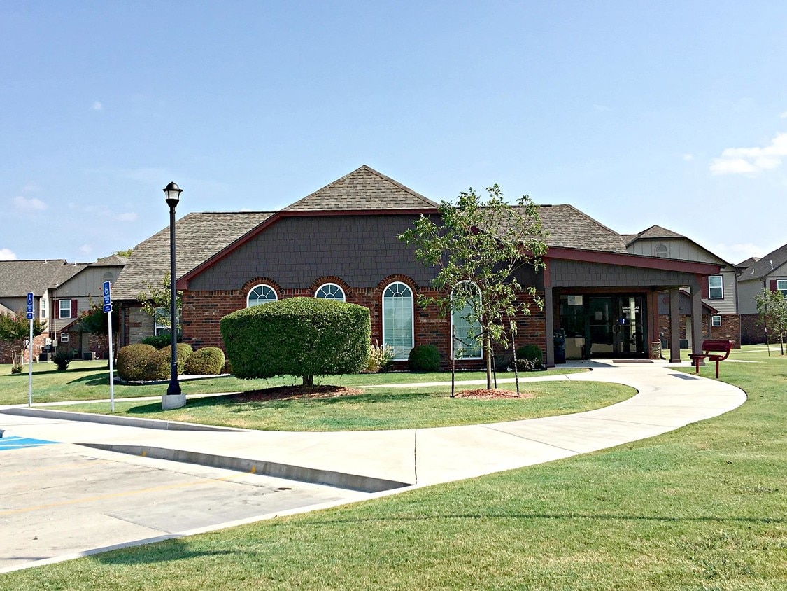 201 Yorkshire Blvd, Wagoner, OK 74467 Townhome Rentals in Wagoner OK