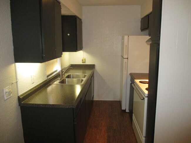 Foto del edificio - 555 Spanish Town Rd