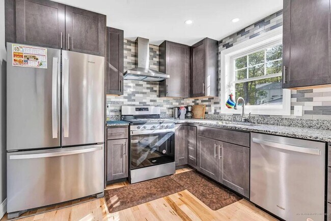 Foto del edificio - 36 Belvedere Dr