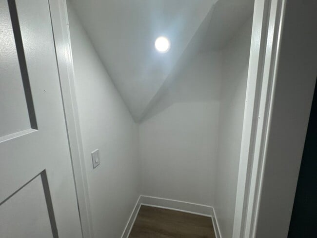 Building Photo - 1342 Edgemont Ave