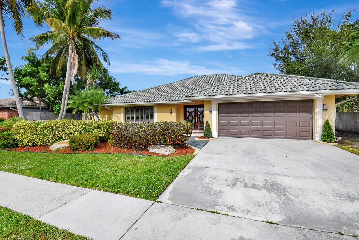 Primary Photo - 651 SW 18th St