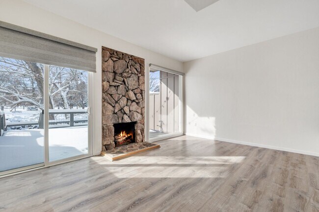 Building Photo - Private River Access Upscale Living near D...