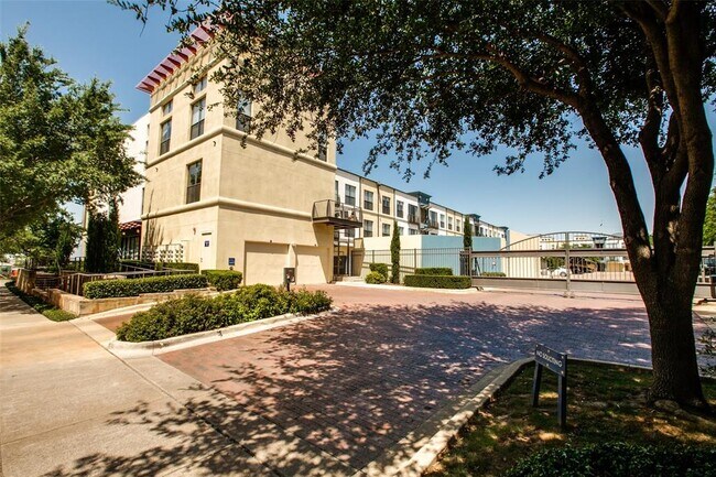 Building Photo - 4414 Cedar Springs Rd