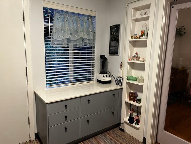 Building Photo - 154 Frisbie St