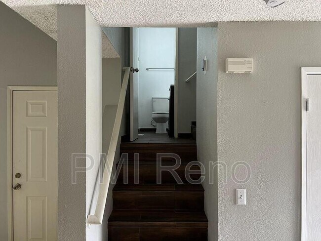 Building Photo - 2574 Garfield Dr