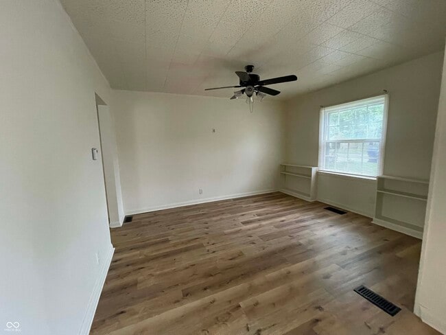 Building Photo - 4522 N Longworth Ave