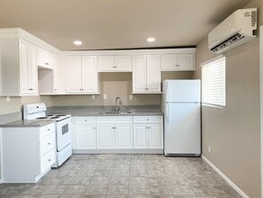 Building Photo - 419 S Sanders St