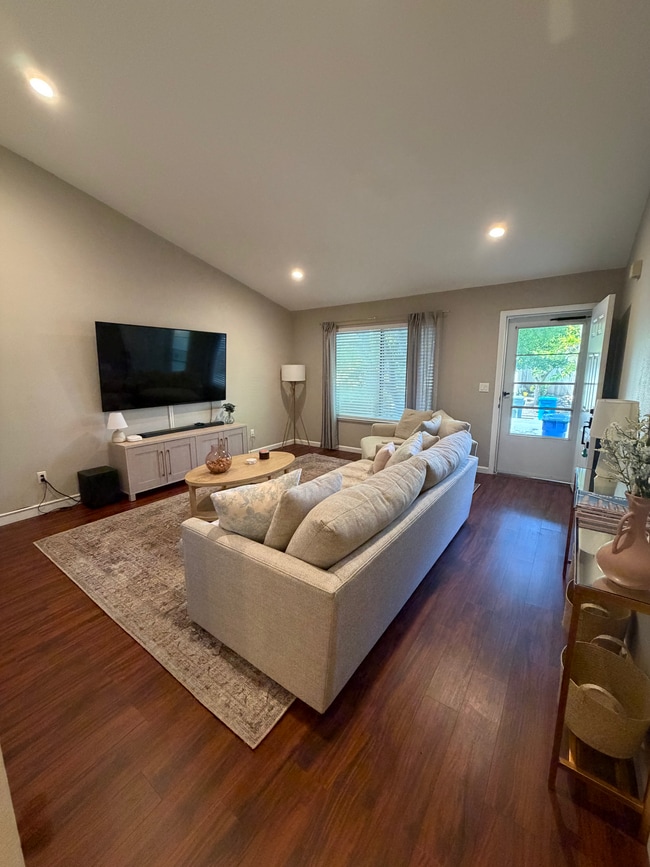 Foto del edificio - 286 Hummingbird Ct