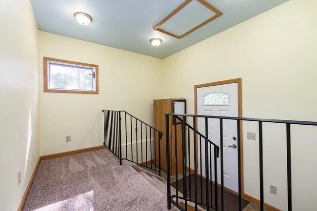 Main Entry - 16552 10 Mile Rd