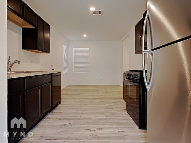 Foto del edificio - 4230 Magnolia Bay Dr